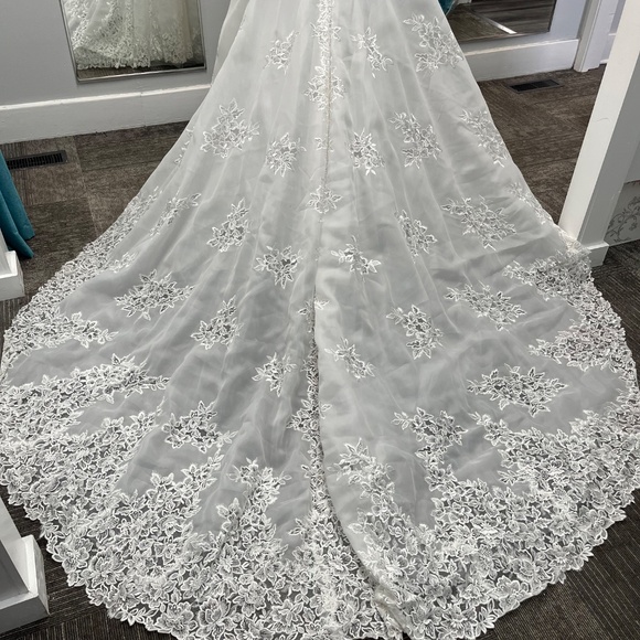 Dress - Picture 9 of 11